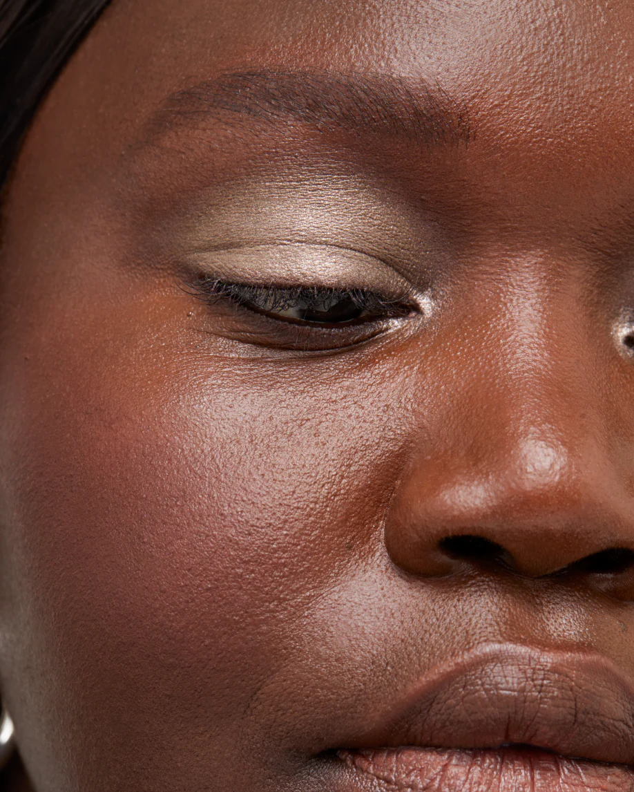 Monochromes - Image 36